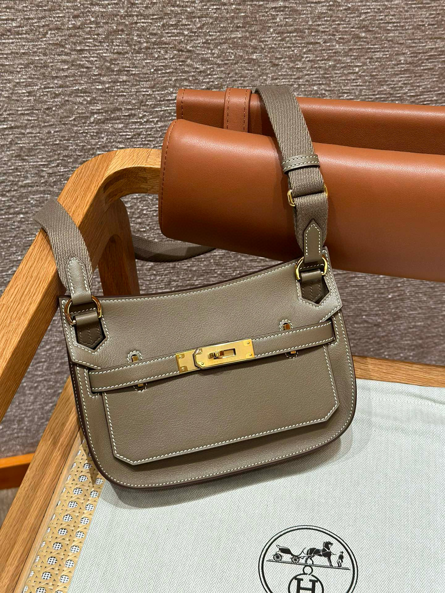 에르메스 Hermes Jypsiere mini 23cm Swift 18 Etoupe/gold