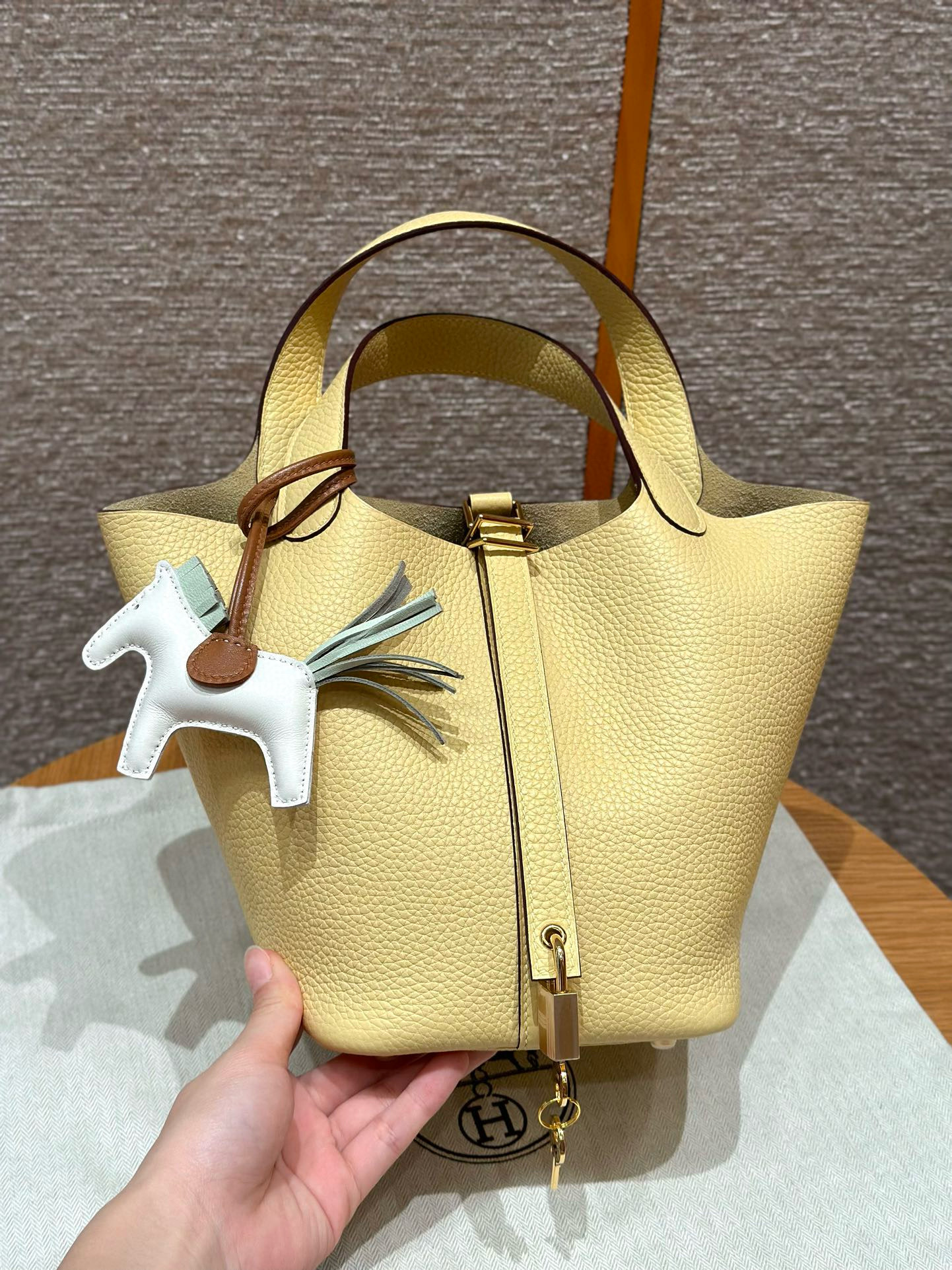 에르메스 Hermes Picotin lock 18cm clemence 1Z Jaune poussin/gold