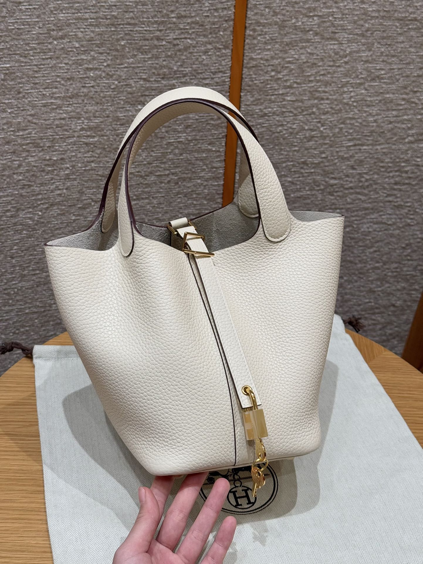 에르메스 Hermes Picotin lock 18cm clemence i2 Nata/gold