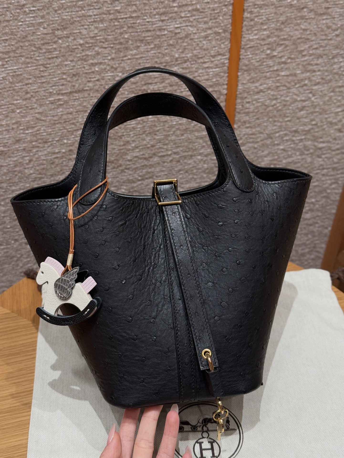 에르메스 Hermes Picotin lock 18cm KK ostrich 89 noir/gold