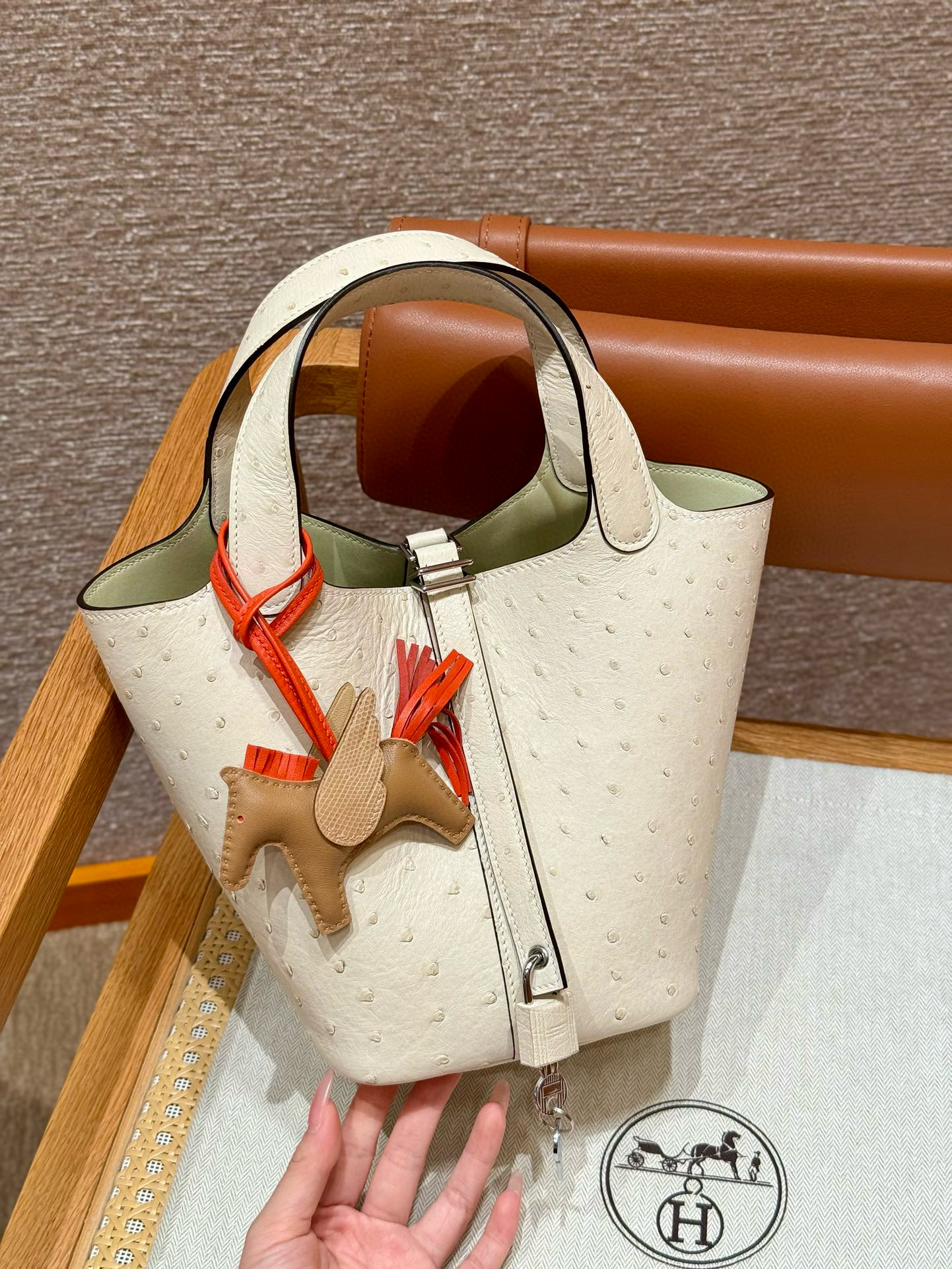 에르메스 Hermes Picotin lock 18cm KK ostrich i2 Nata/silver