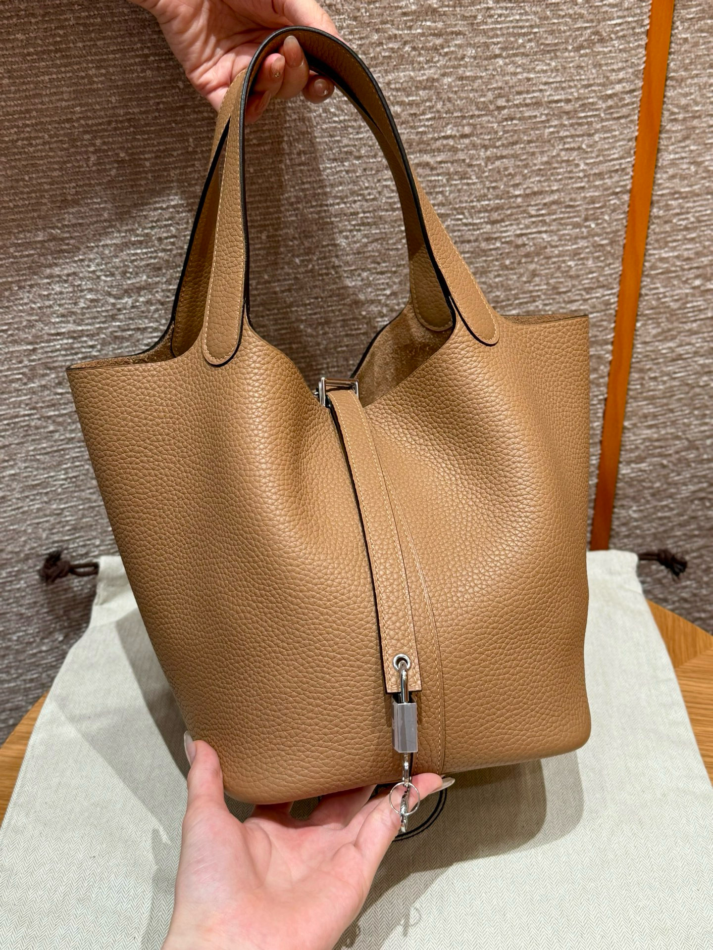 에르메스 Hermes Picotin lock 22cm clemence 0M Chai/silver
