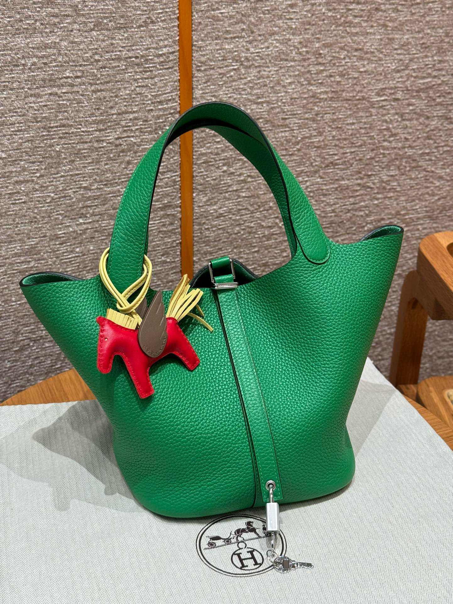 에르메스 Hermes Picotin lock 22cm clemence 1K Bambou/silver