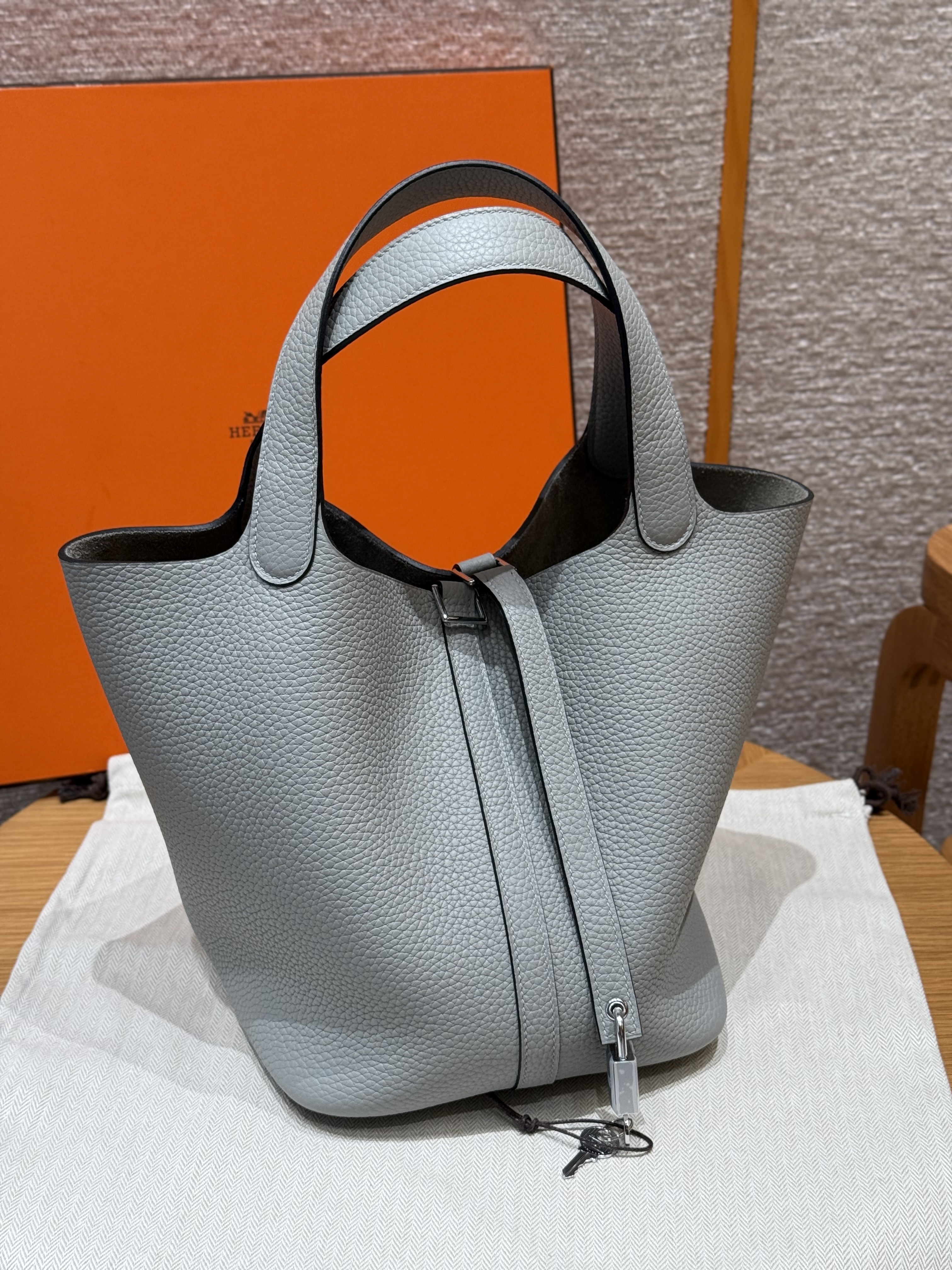 에르메스 Hermes Picotin lock 22cm clemence 4Z Gris Mouette/gold