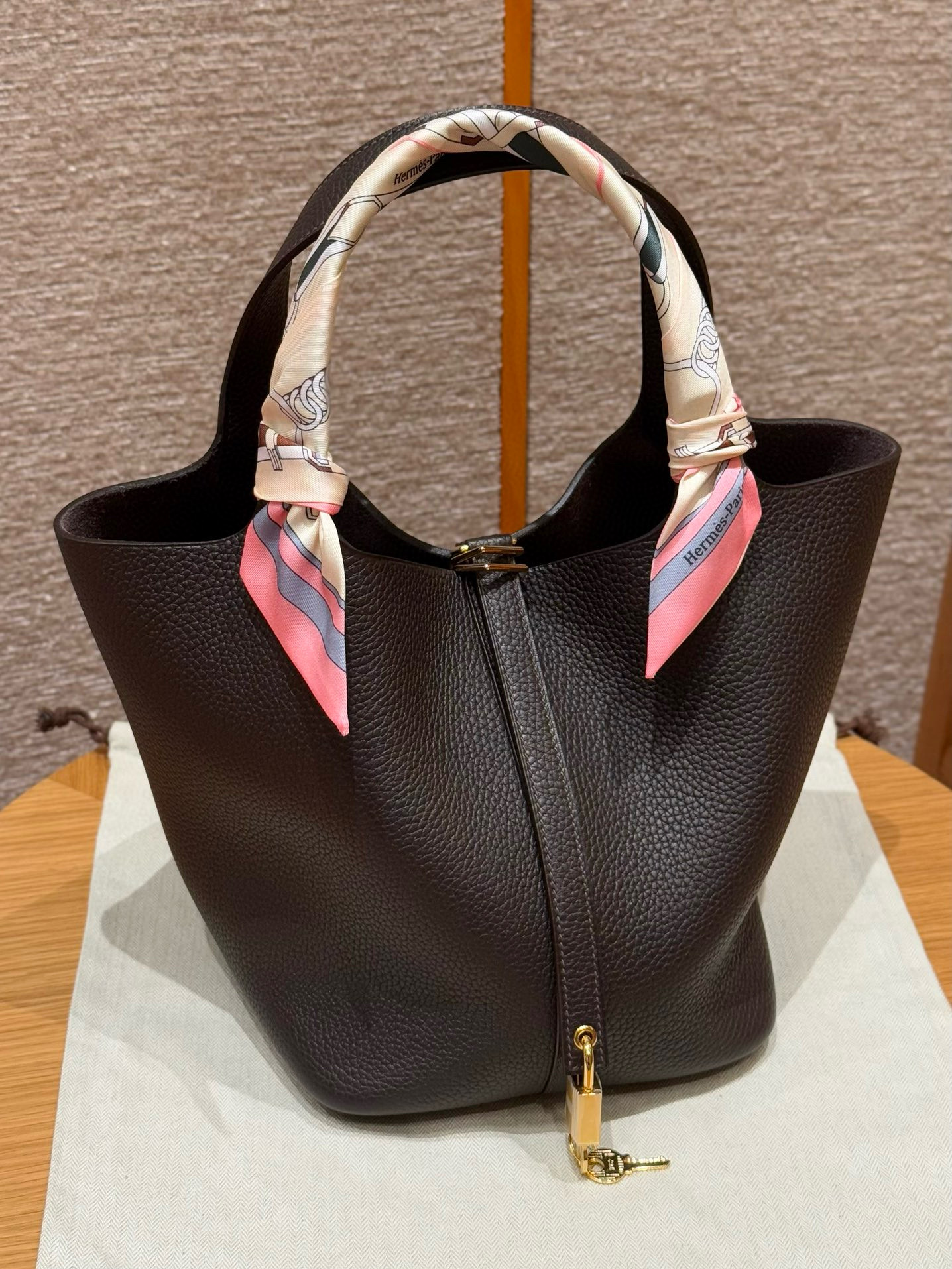 에르메스 Hermes Picotin lock 22cm clemence 46 Ebene/gold