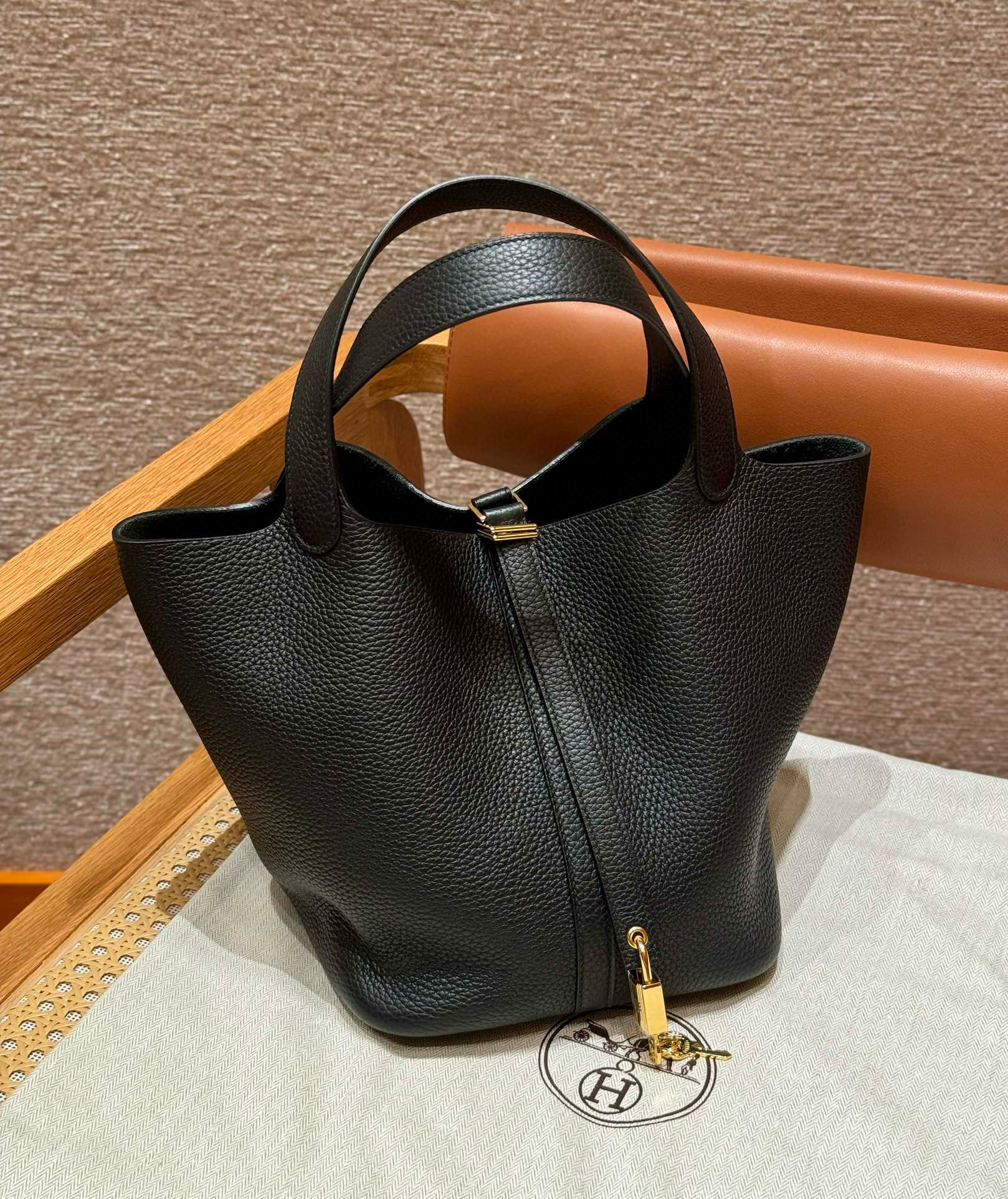 에르메스 Hermes Picotin lock 22cm clemence 89 Noir/gold