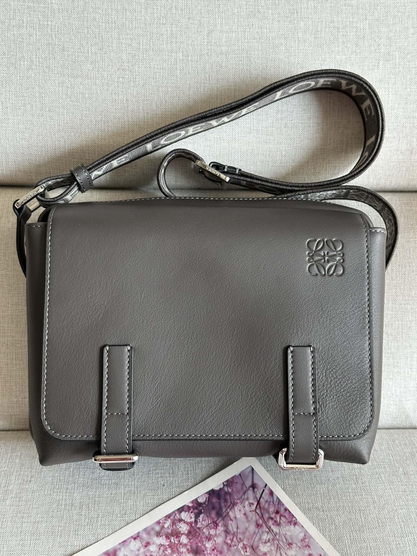 로에베 Loewe A74 military messenger 23CM