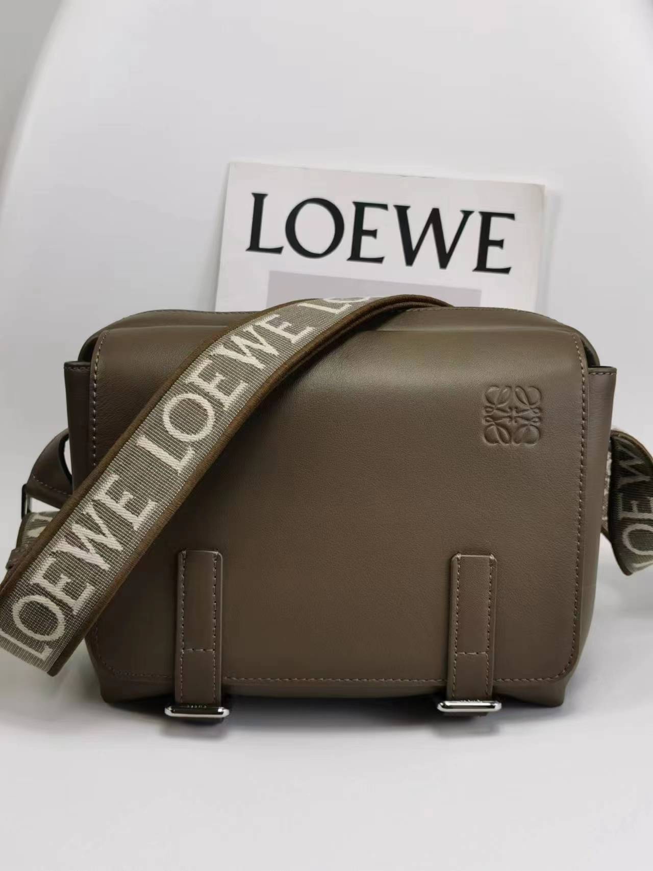 로에베 Loewe A74 military messenger 23CM