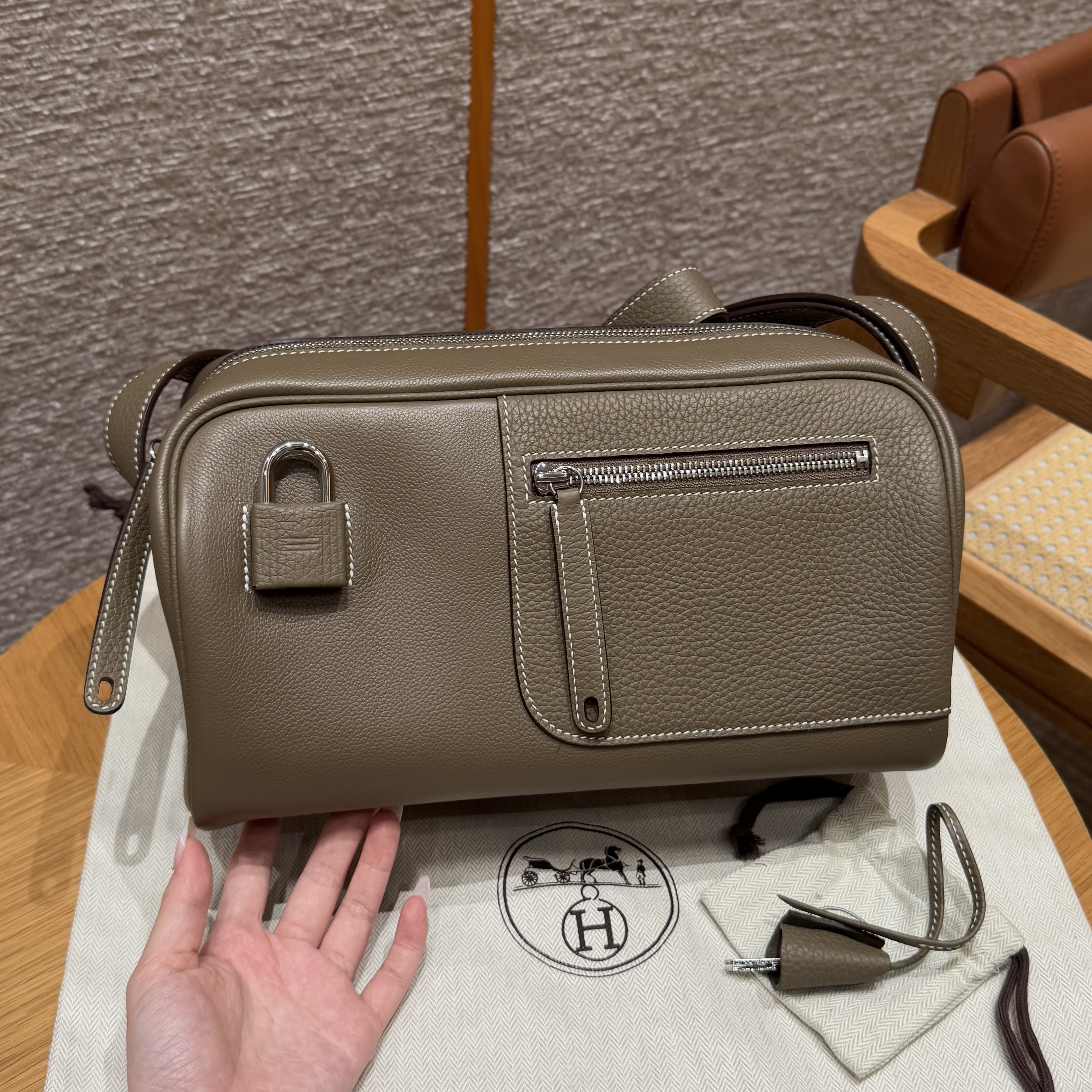 에르메스 Hermes Nouceau On Body 29cm evercolor 18 Etoupe/silver