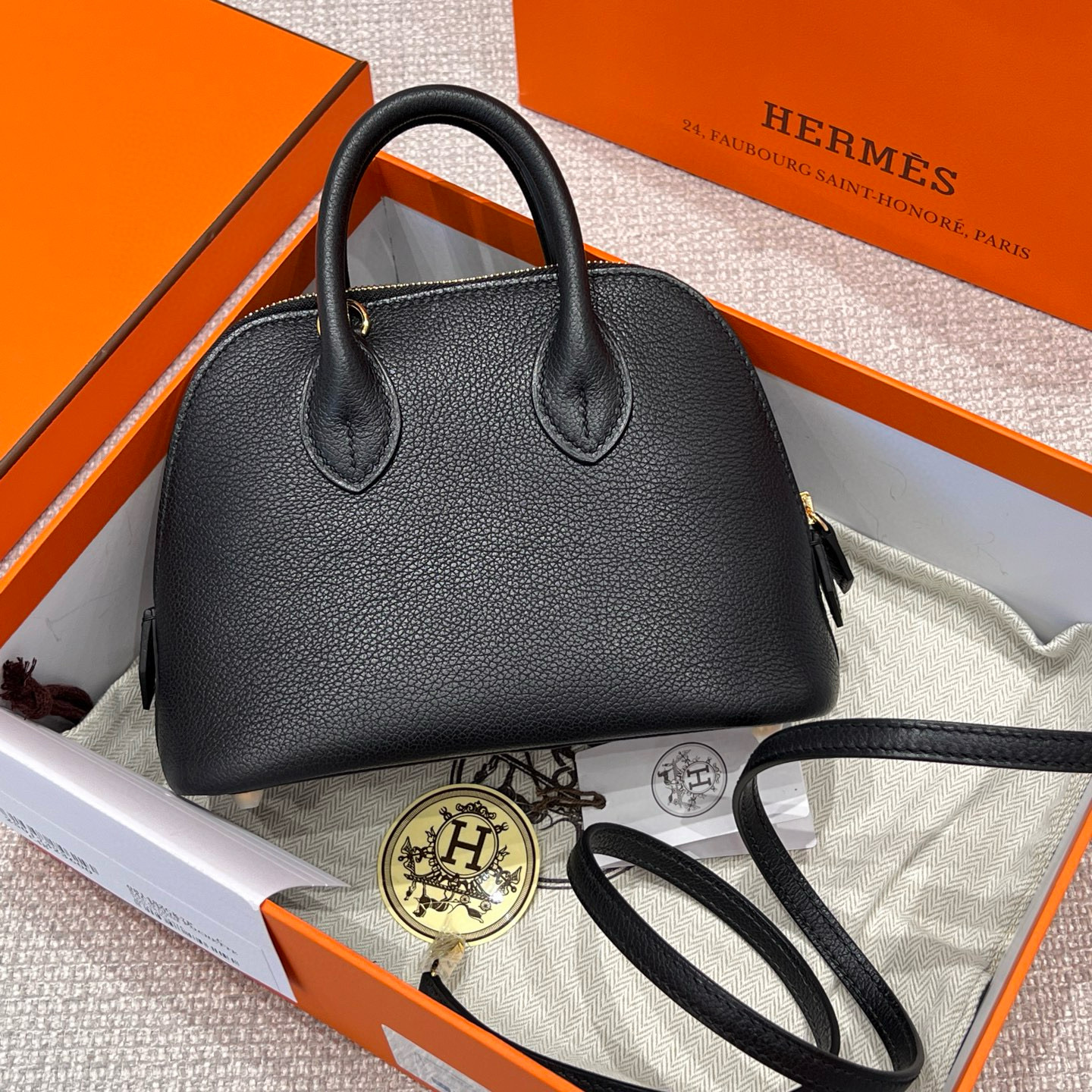 에르메스 Hermes Mini Bolide Evercolor 89 Noir and 37 Gold/gold