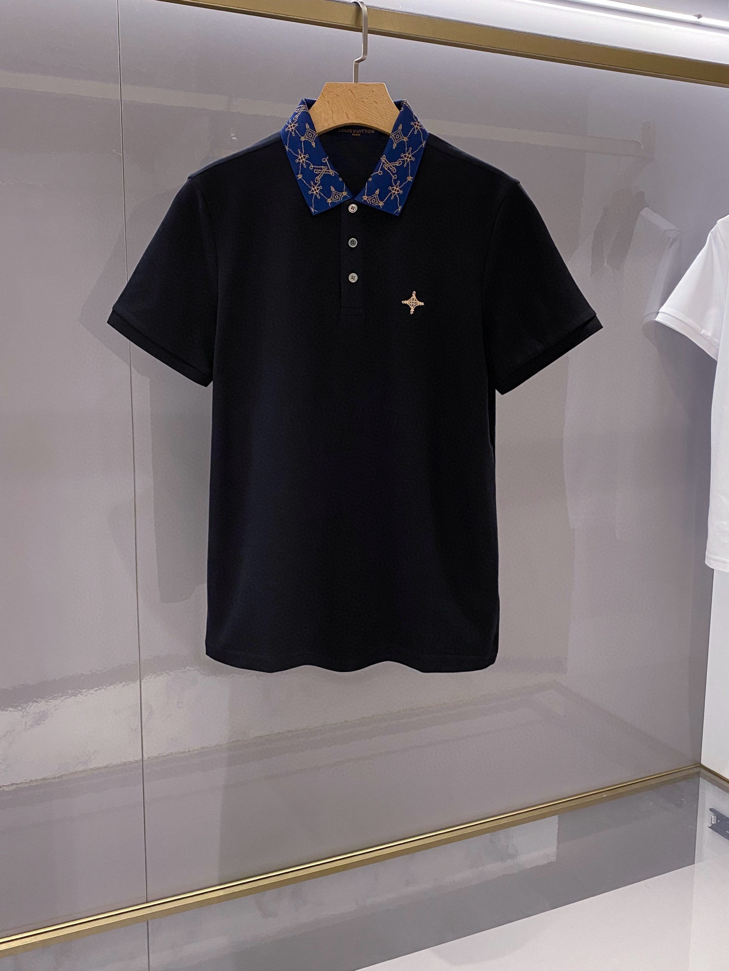 루이비통 Louis Vuitton  반팔 폴로 셔츠