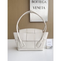 보테가베네타 Bottega Veneta 575943 Arco 숄더백 33cm
