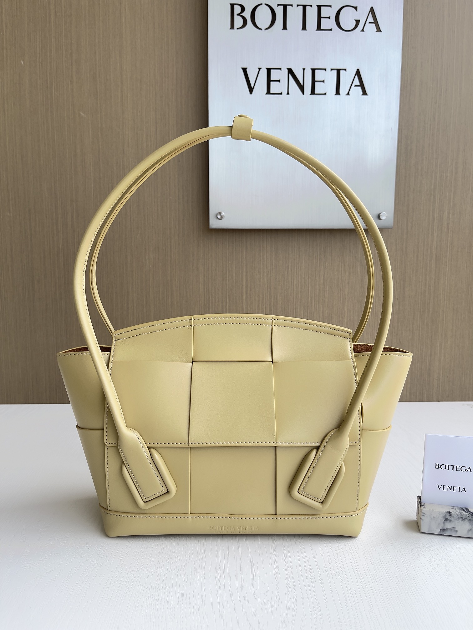 보테가베네타 Bottega Veneta 575943 Arco 33cm