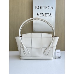 보테가베네타 Bottega Veneta 575943 Arco 숄더백 48cm