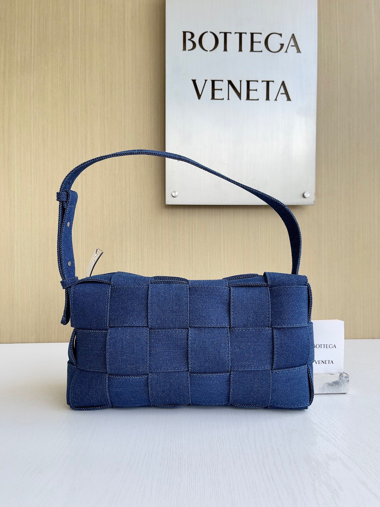 보테가베네타 Bottega Veneta W04 Cassette 24cm
