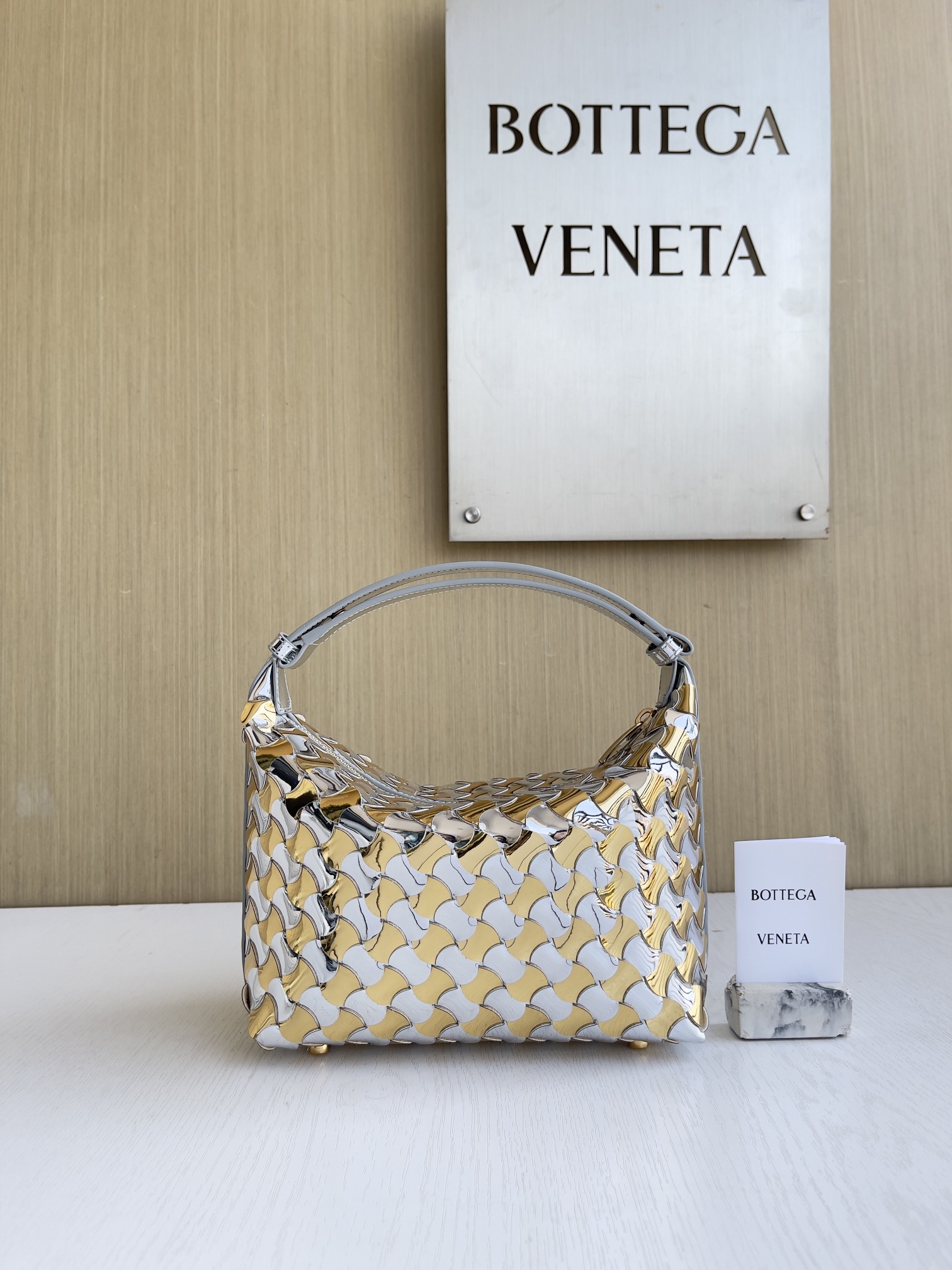 보테가베네타 Bottega Veneta 754443 Wallace 숄더백 22cm