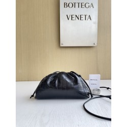 보테가베네타 Bottega Veneta 585852 Pouch 클러치 22CM