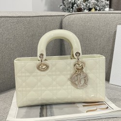 디올 Dior Lady D-Joy bag 미디엄 26cm M0540O