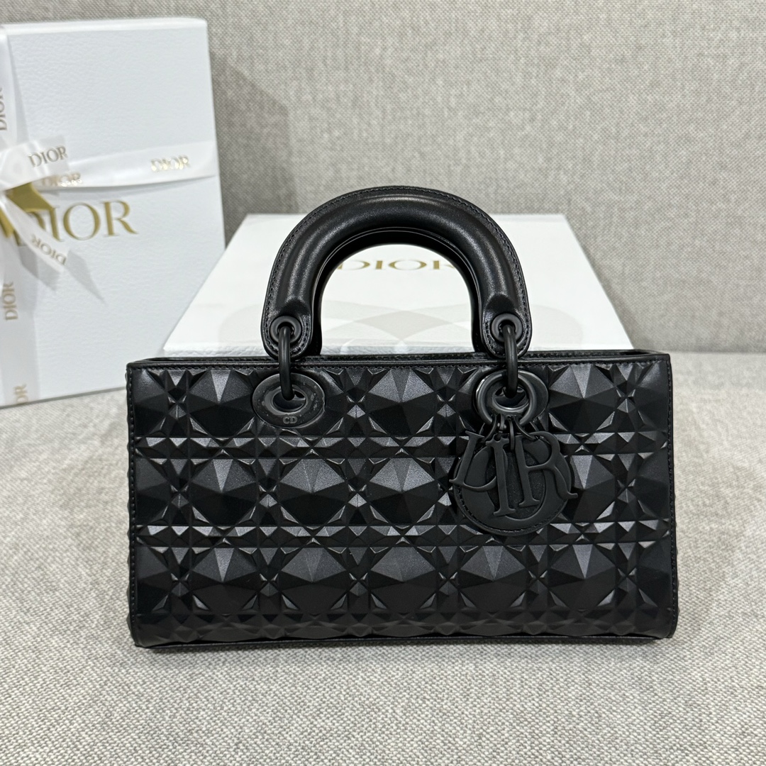디올 Dior Lady D-Joy bag 미디엄 26cm M0540O