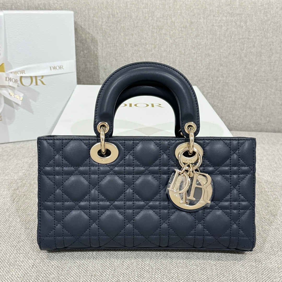 디올 Dior Lady D-Joy bag 미디엄 26cm M0540O