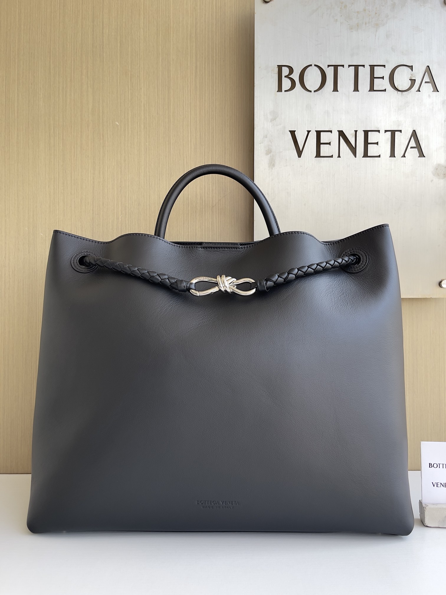 보테가 베네타 Bottega Veneta 806010 Andiamo 42cm