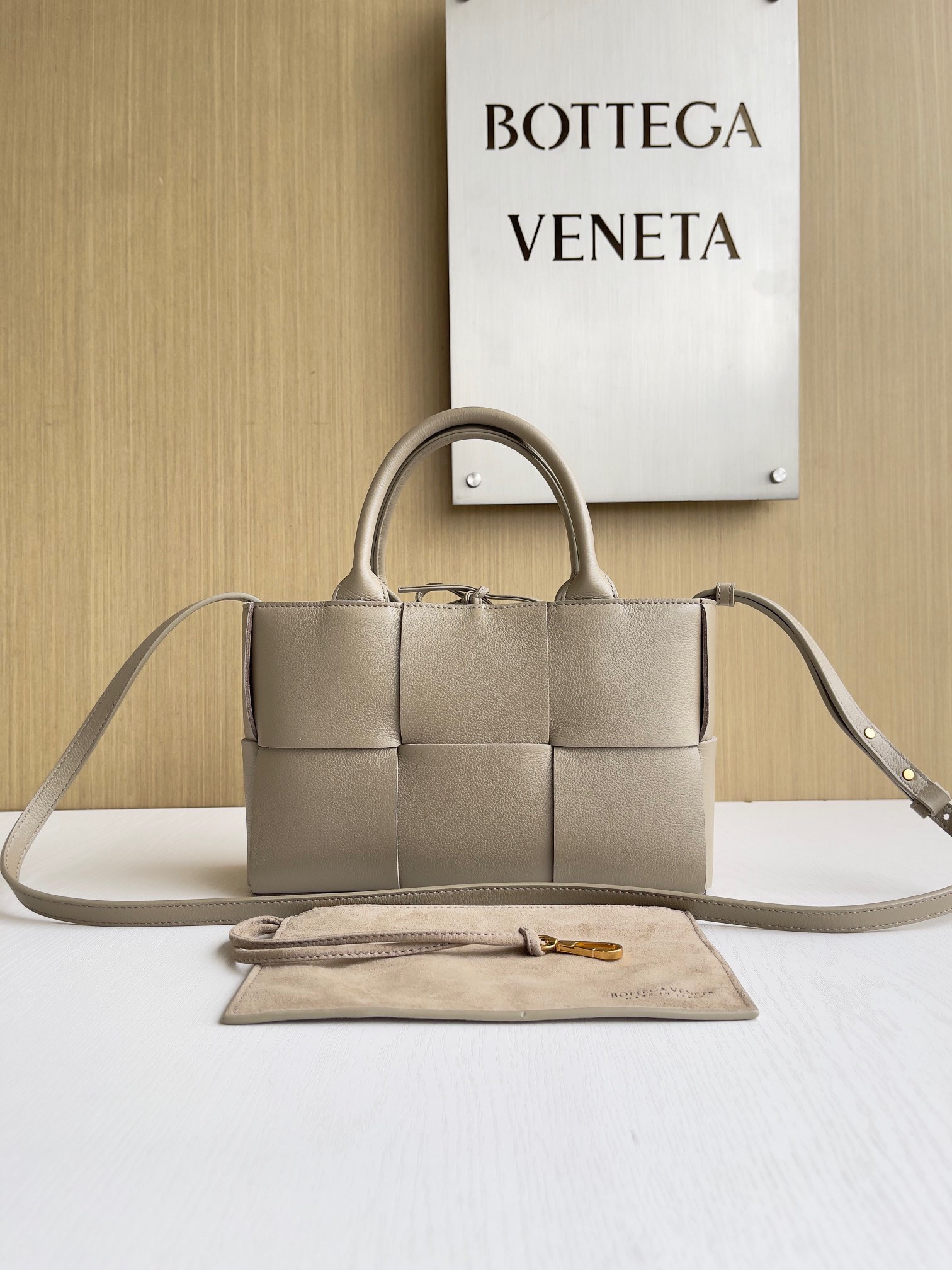 보테가 베네타 Bottega Veneta 709337 Arco Tote 25cm