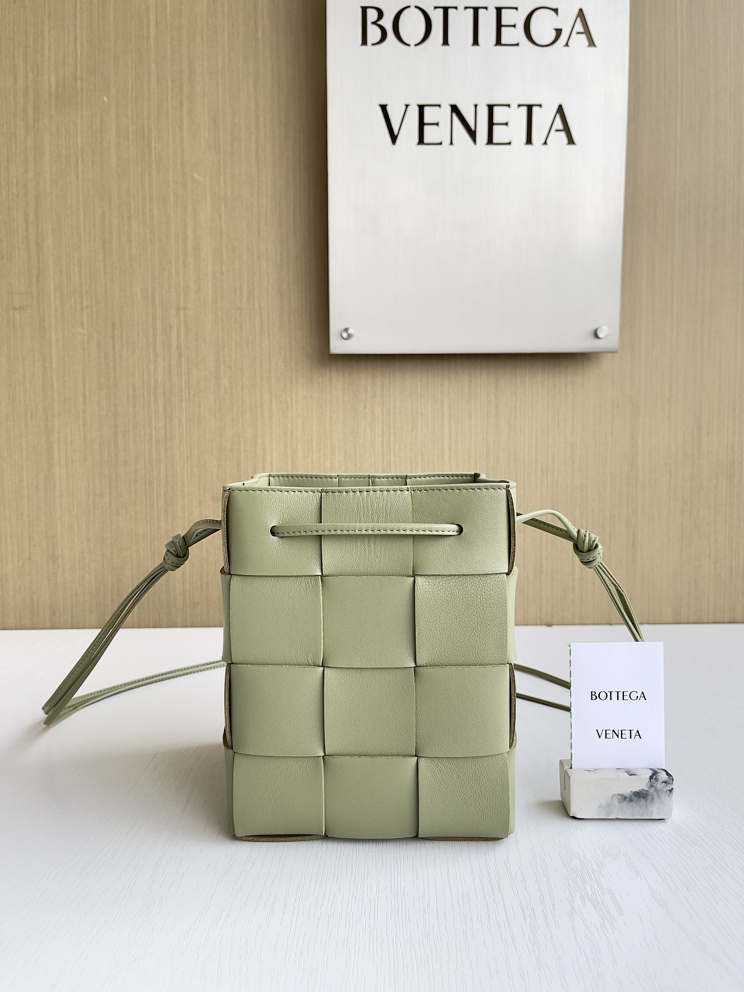 보테가베네타 Bottega Veneta 680218 Leather Cassette Bucket Bag 18cm