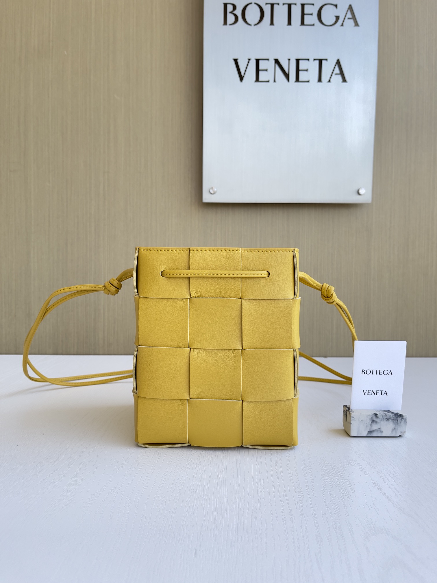 보테가베네타 Bottega Veneta 680218 Leather Cassette Bucket Bag 18cm