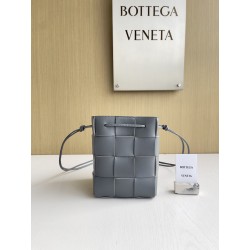 보테가베네타 Bottega Veneta 680218 Leather Cassette Bucket Bag 18cm