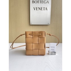 보테가베네타 Bottega Veneta 680218 Leather Cassette Bucket Bag 18cm