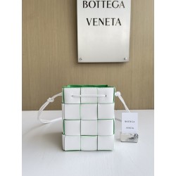 보테가베네타 Bottega Veneta 680218 Leather Cassette Bucket Bag 18cm