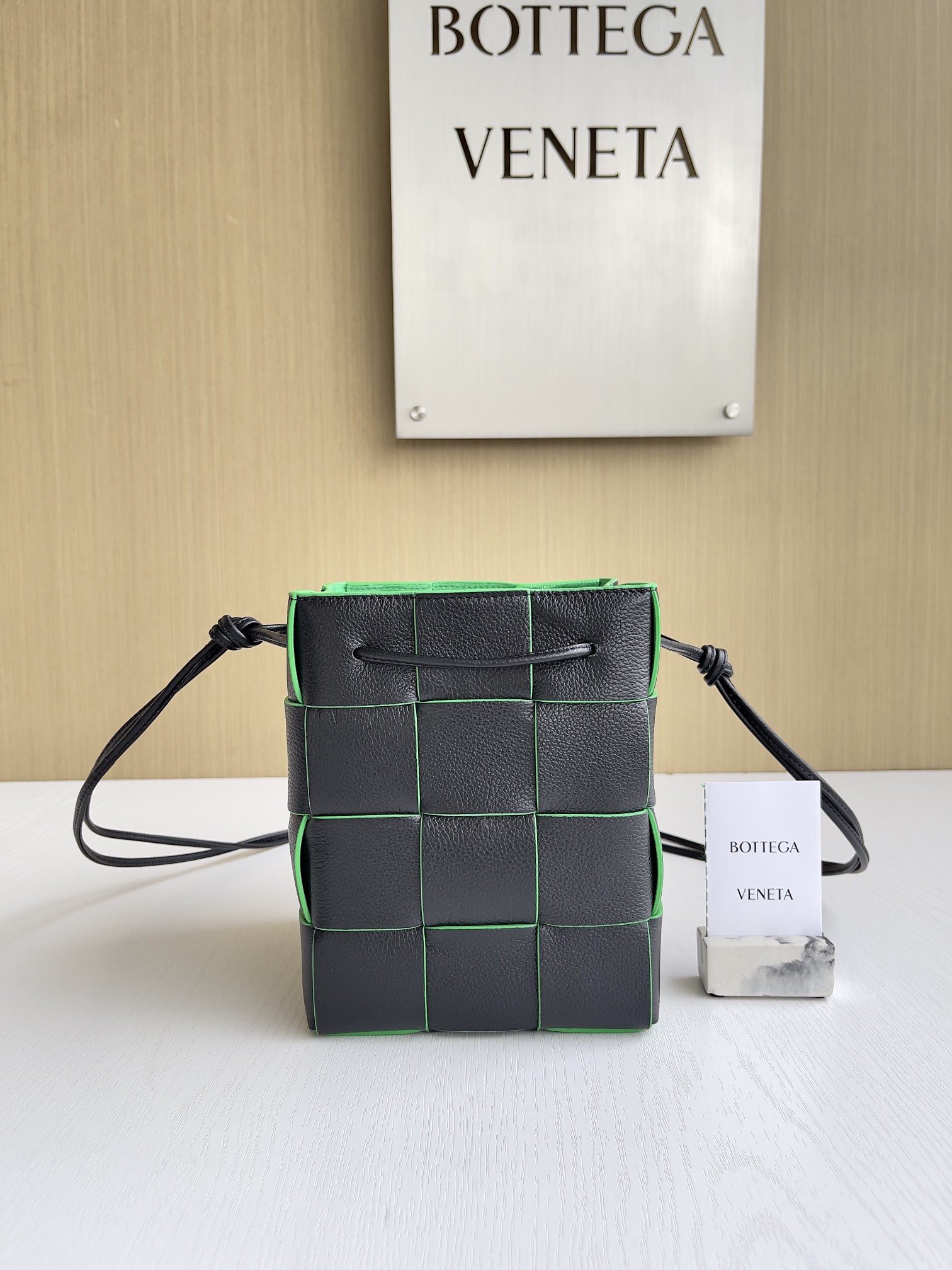 보테가베네타 Bottega Veneta 680218 Leather Cassette Bucket Bag 18cm