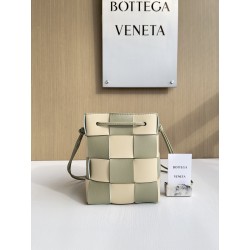 보테가베네타 Bottega Veneta 680218 Leather Cassette Bucket Bag 18cm