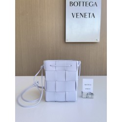 보테가베네타 Bottega Veneta 680218 Leather Cassette Bucket Bag 18cm