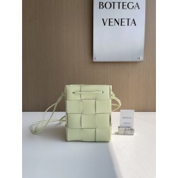 보테가베네타 Bottega Veneta 680218 Leather Cassette Bucket Bag 18cm