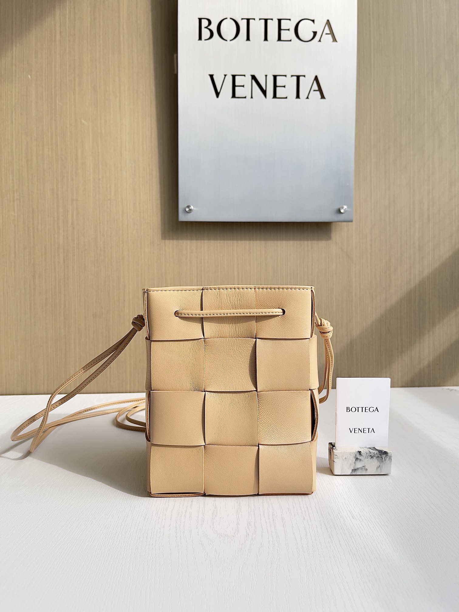 보테가베네타 Bottega Veneta 680218 Leather Cassette Bucket Bag 18cm