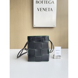 보테가베네타 Bottega Veneta 680218 Leather Cassette Bucket Bag 18cm