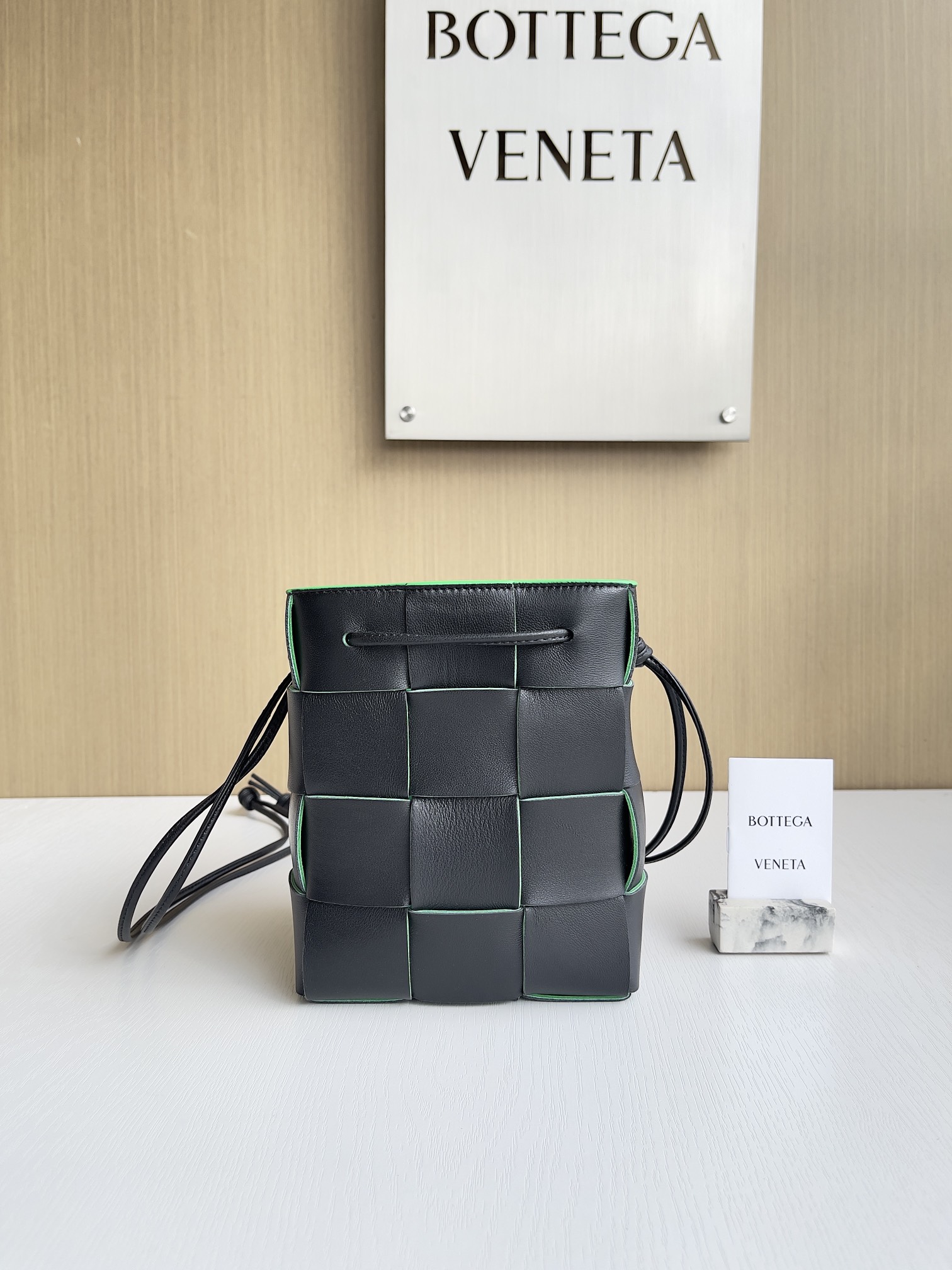 보테가베네타 Bottega Veneta 680218 Leather Cassette Bucket Bag 18cm