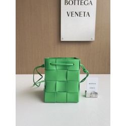 http://jeyshop02.com/shop/item.php?it_id=1749869050