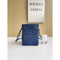 보테가베네타 Bottega Veneta 743789  Cassette Crossbody Bucket 18CM