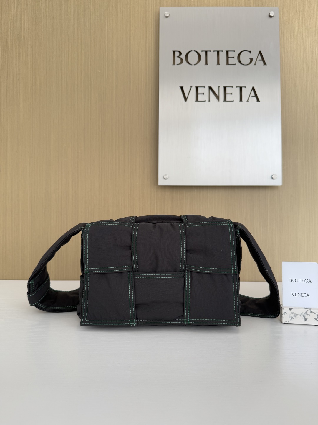 보테가베네타 Bottega Veneta 795675 Padded Tech Cassette 23CM