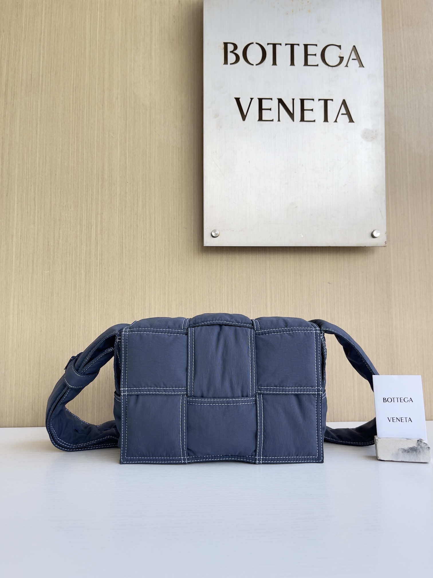 보테가베네타 Bottega Veneta 795675 Padded Tech Cassette 23CM