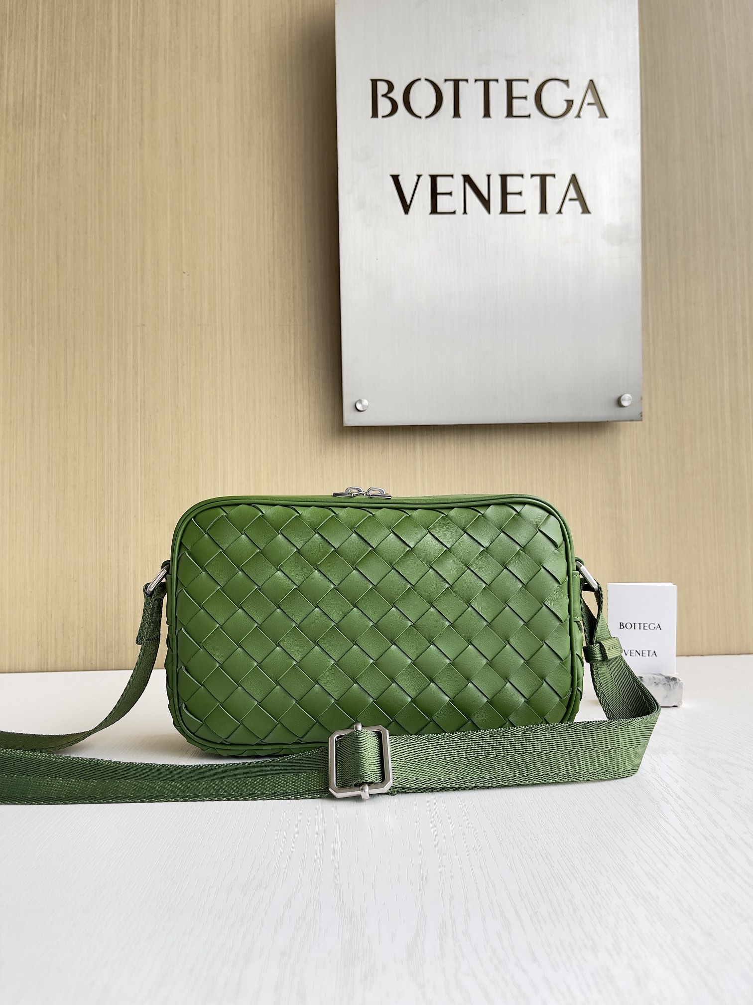 보테가 베네타 Bottega Veneta 710048 Intrecciato Camera Bag 25CM