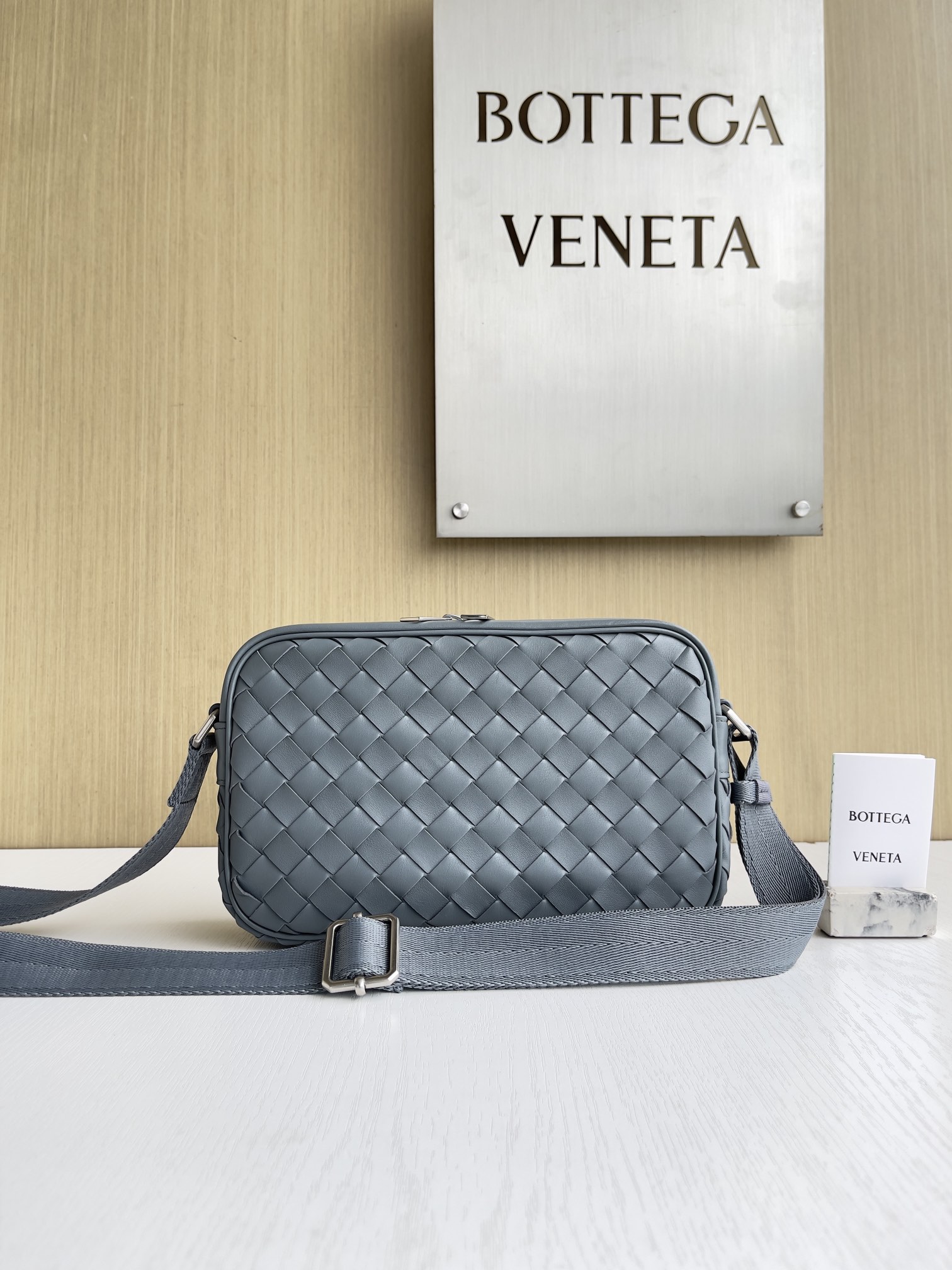 보테가 베네타 Bottega Veneta 710048 Intrecciato Camera Bag 25CM