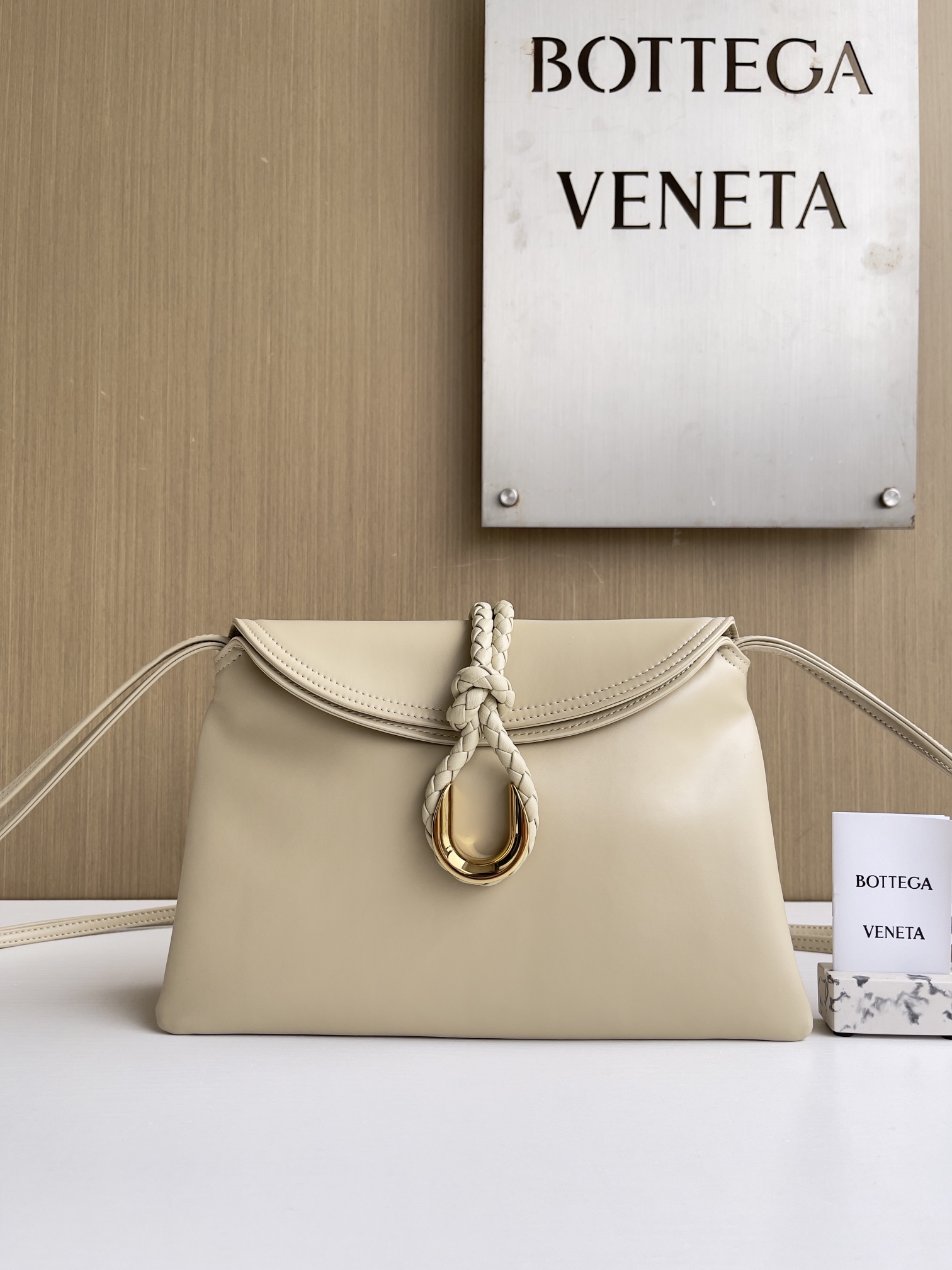 보테가 베네타 Bottega Veneta 806030 Winter Liberta 27CM