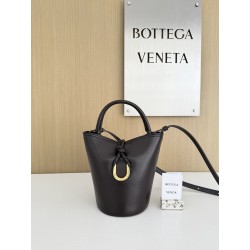 보테가 베네타 Bottega Veneta 815244 Small Liberta Bucket 22CM