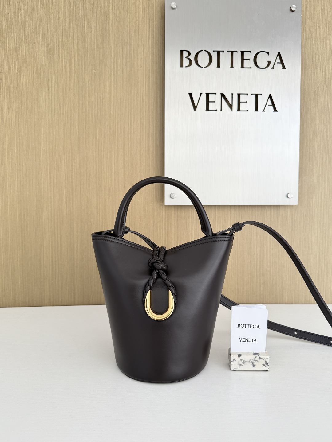 보테가 베네타 Bottega Veneta 815244 Small Liberta Bucket 22CM
