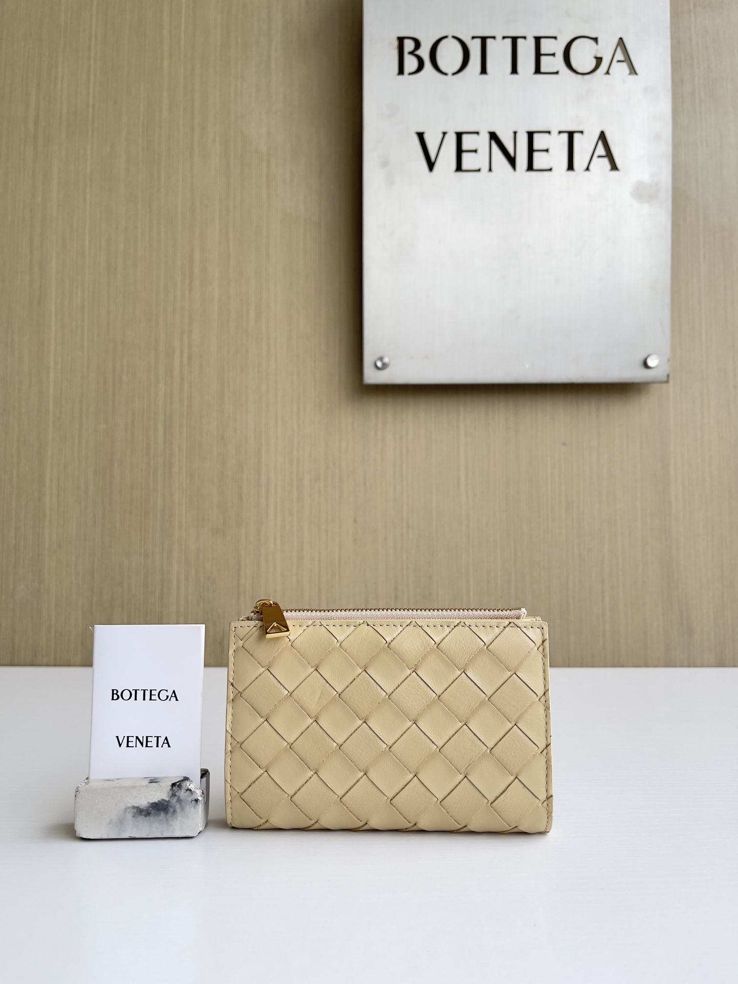 보테가 베네타 Bottega Veneta 667468 Medium Bi-Fold Zip Wallet 14.5cm