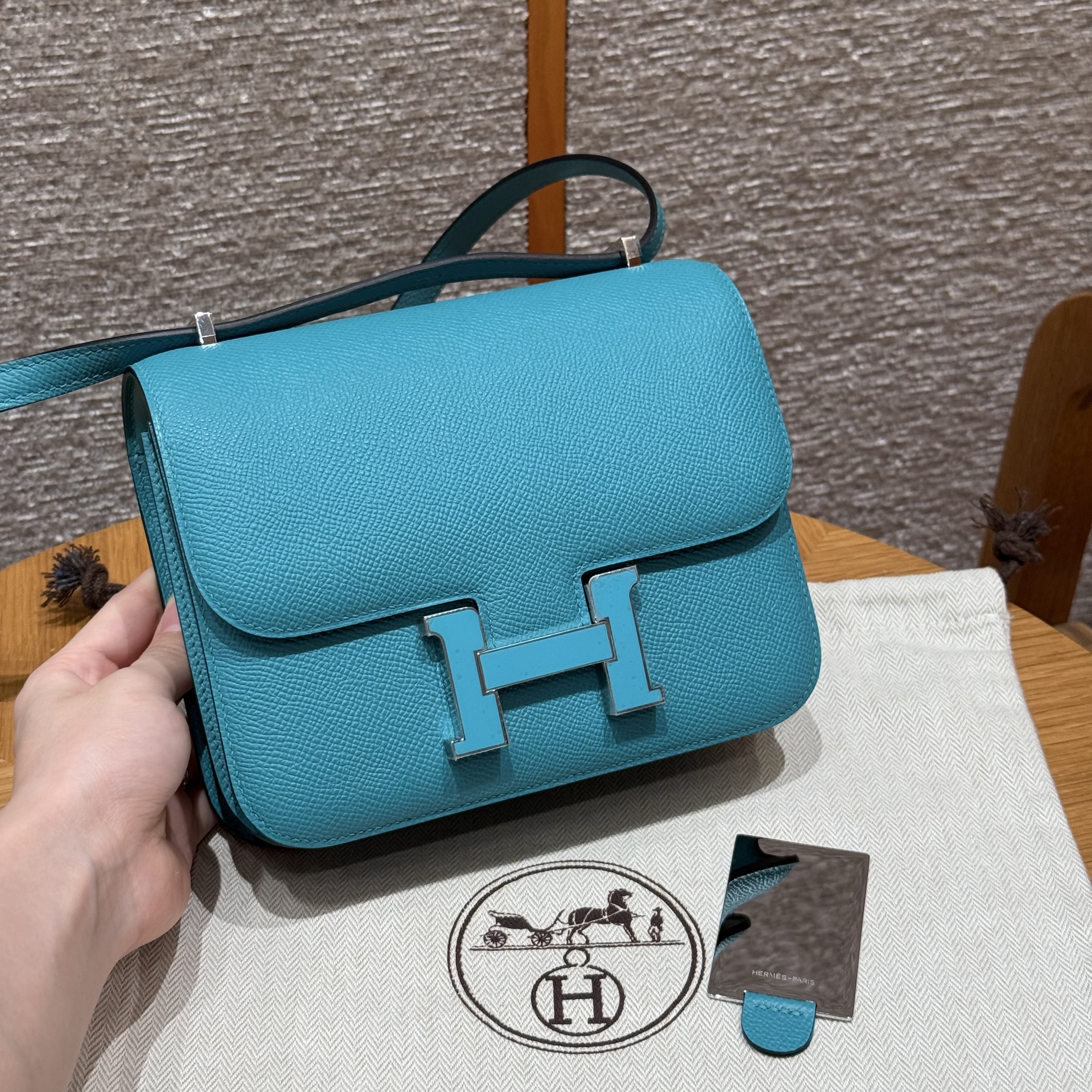 에르메스 Hermes Constance with mirror 19cm Epsom 7F Blue paon/silver
