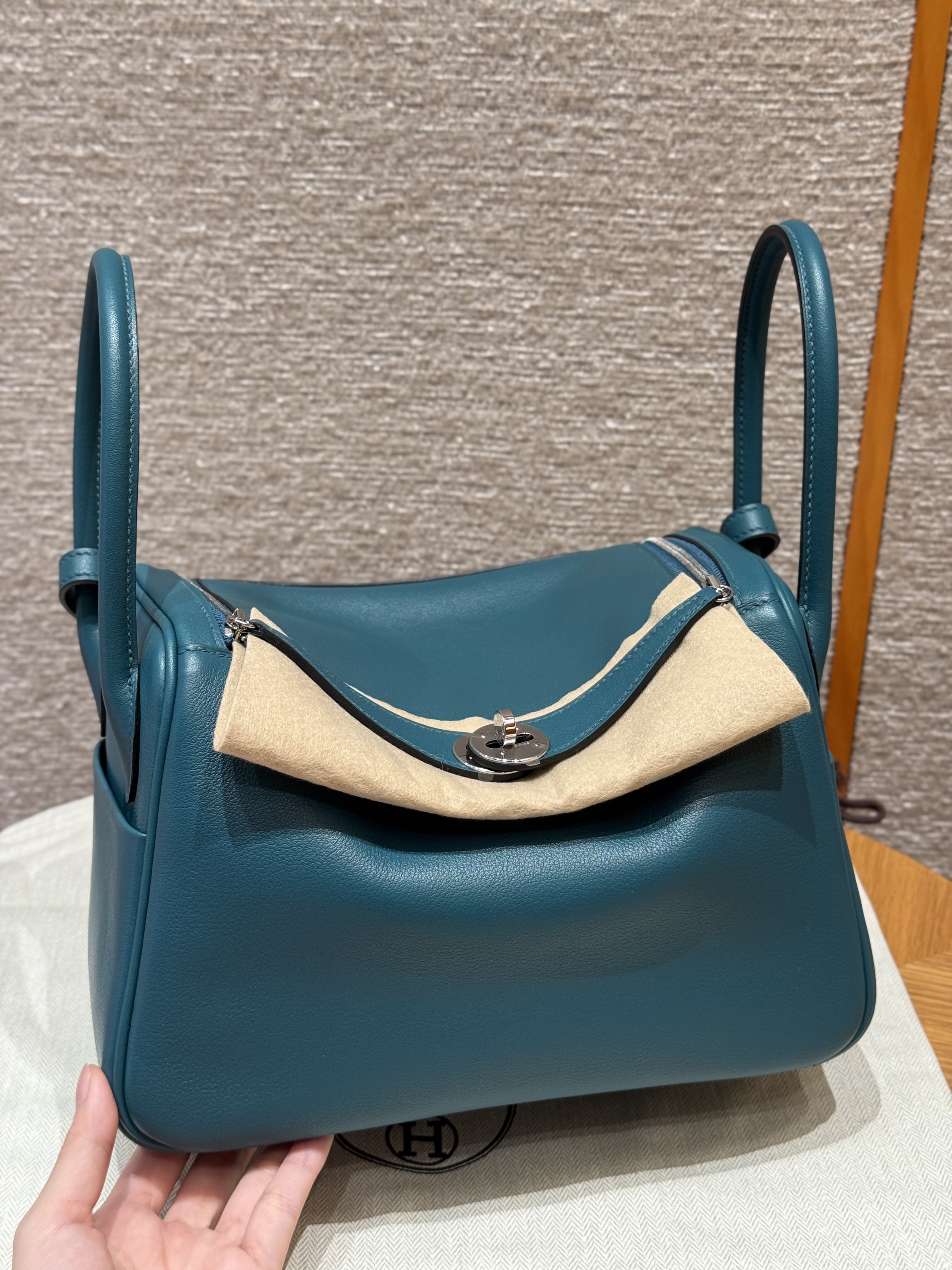 에르메스 Hermes Lindy 26cm Swift W0 Vert Bosphore/silver